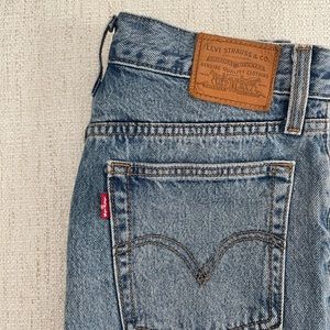 Levi Wedgie Straight Ankle Jeans